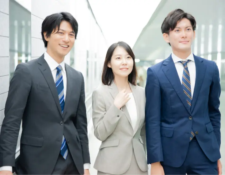 スーツ男女3人